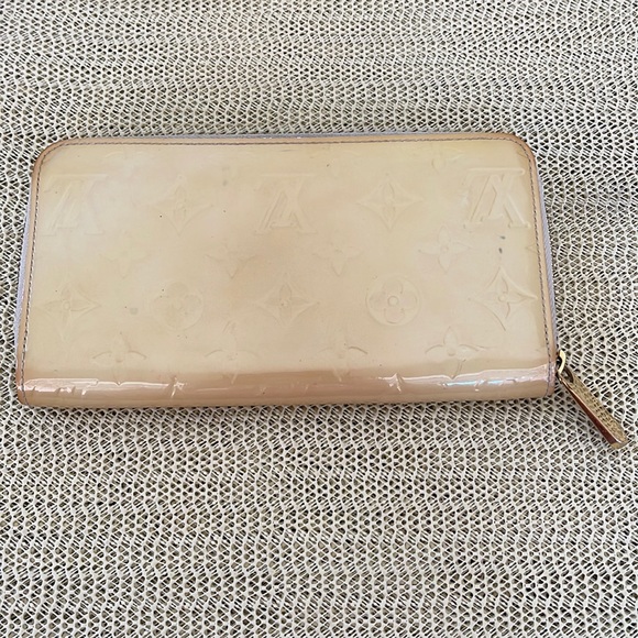 LOUIS VUITTON VERNIS Yellow Zippy Wallet - Picture 1 of 10